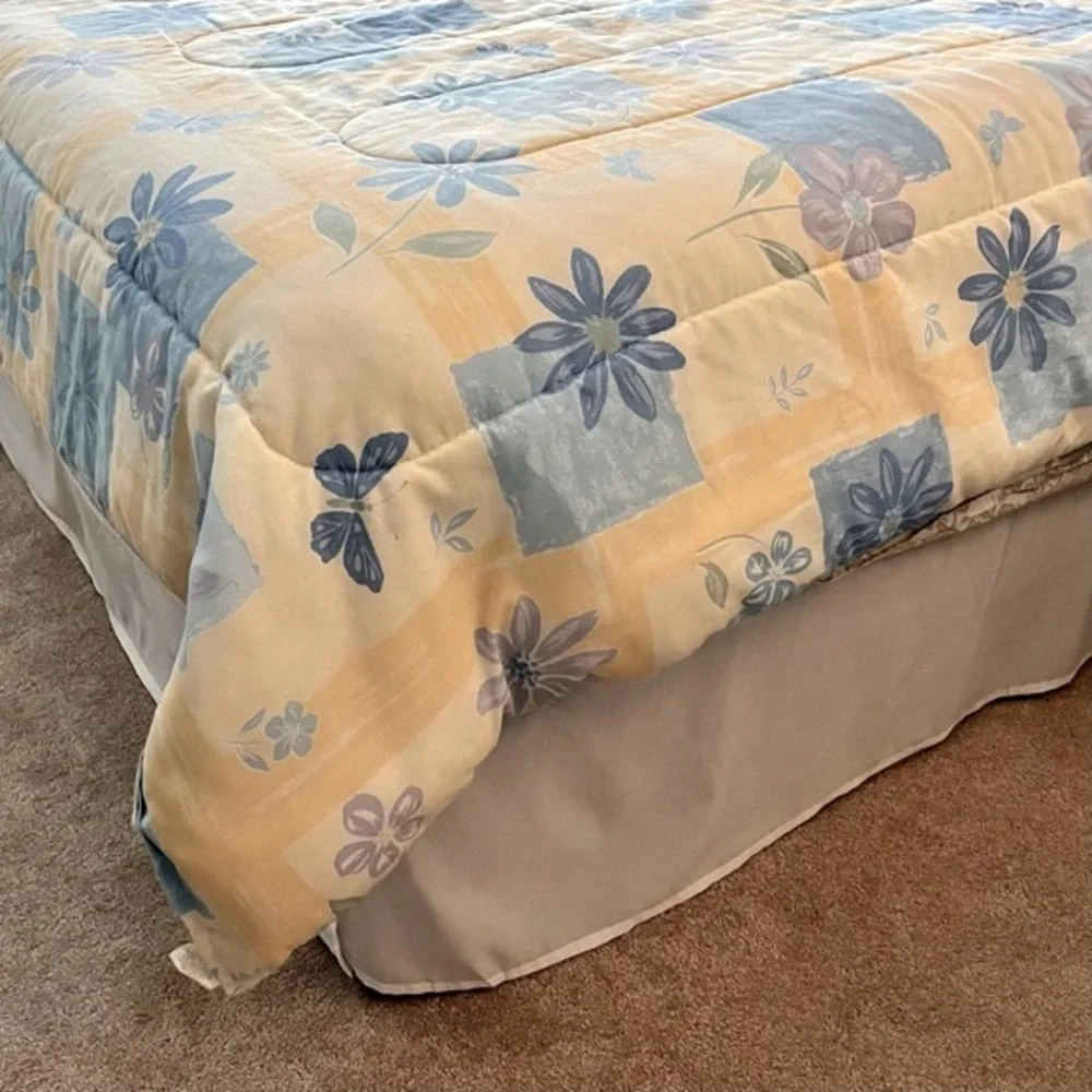 Floral Comforter Cream Blue Yellow Polyfill Queen or Double Size 84”W x 88”L